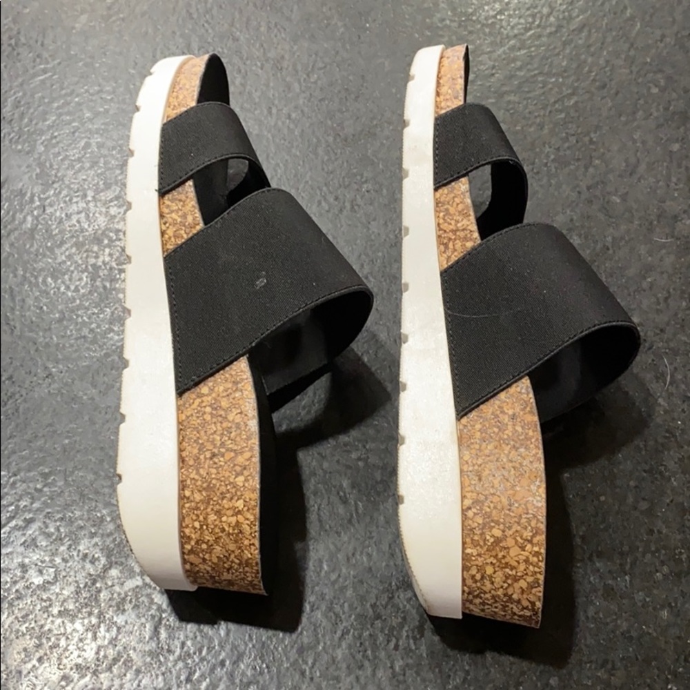 Sandals - Picture 2 of 4